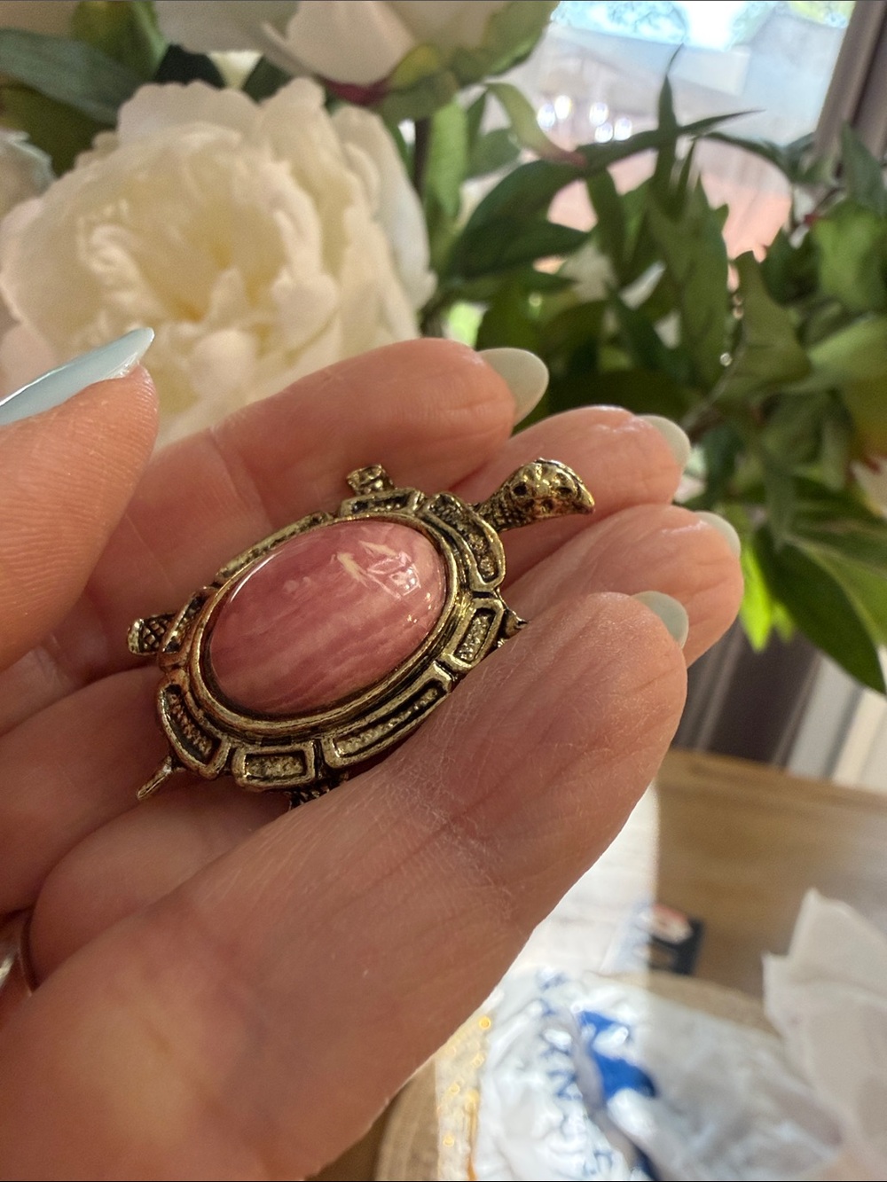 Vintage-Inspired Turtle brooch with Pink Stone